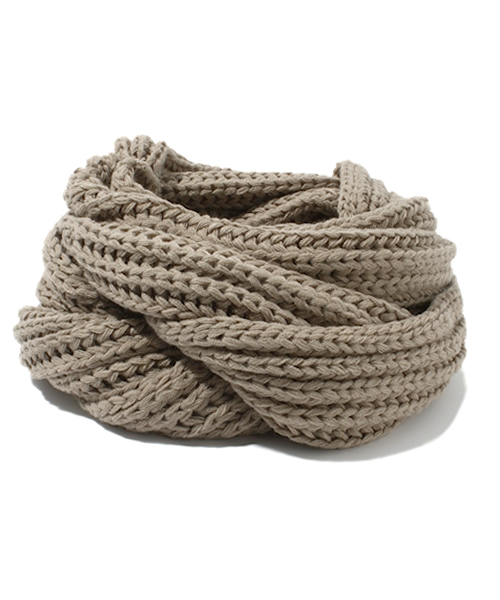 NANO universe（ナノユニバース）の「BARK TANNAGE/ロングニットボリュームスヌード（ストール/ショール・レディース・グレイッシュベージュ/ダークグレー/ブラック・FREE）」の10枚目の写真