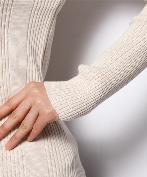 Chico（チコ）の「リブクルーニット（ニット/セーター・レディース・ホワイト/ブラック/グリーン・FREE）」の8枚目の写真