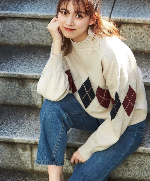 GeeRA(ジーラ)の「アーガイル柄ボリューム袖ニット(ニット/セーター・レディース・ベージュ/アイボリー/モカ・M/L)」の1枚目の写真