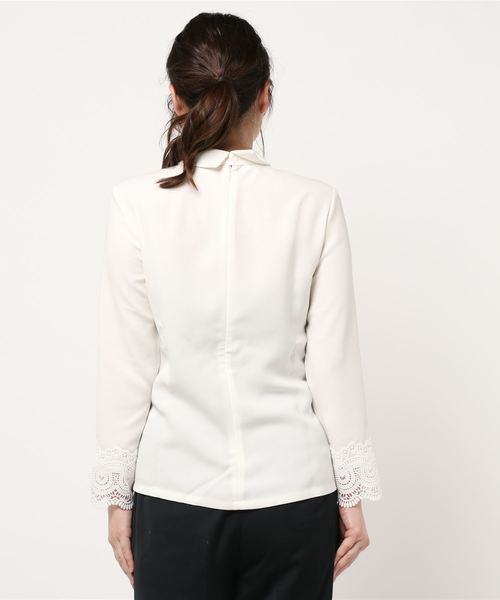 NARACAMICIE(ナラカミーチェ)の「レース付ジョーゼット長袖プルオーバーシャツ(シャツ/ブラウス・レディース・ホワイト/グレー・MEDIUM/LARGE/SMALL)」の4枚目の写真