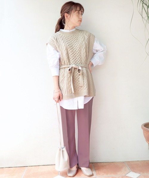GeeRA(ジーラ)の「《インスタグラマーてらさん着用》ベルト付ケーブル編ニットベスト(ニット/セーター・レディース・ベージュ・X-LARGE/MEDIUM/LARGE)」の5枚目の写真