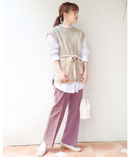 GeeRA(ジーラ)の「《インスタグラマーてらさん着用》ベルト付ケーブル編ニットベスト(ニット/セーター・レディース・ベージュ・X-LARGE/MEDIUM/LARGE)」の4枚目の写真