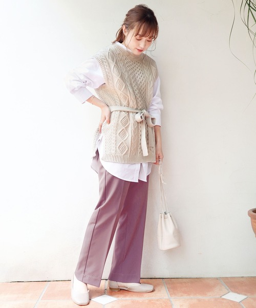 GeeRA(ジーラ)の「《インスタグラマーてらさん着用》ベルト付ケーブル編ニットベスト(ニット/セーター・レディース・ベージュ・X-LARGE/MEDIUM/LARGE)」の3枚目の写真