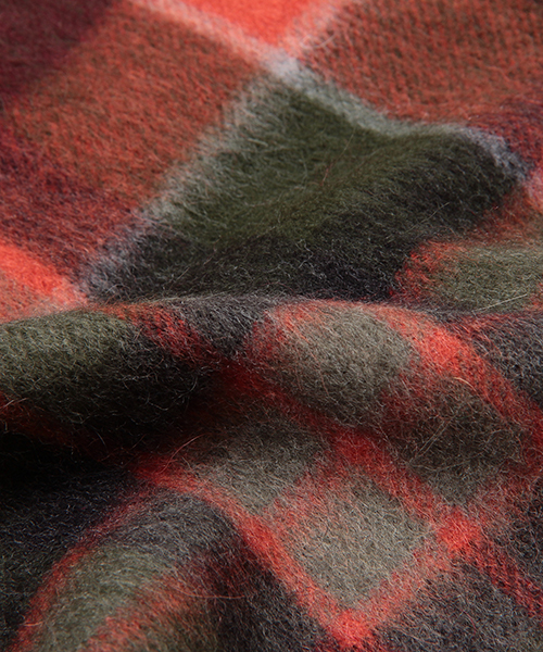 BEAMS PLUS（ビームスプラス）の「BEGG×BEAMS PLUS / 別注 タータンチェック柄 マフラー（マフラー・メンズ・チャコールグレー/ブラウン系その他/レッド系その他/グリーン系その他・ONE SIZE）」の13枚目の写真