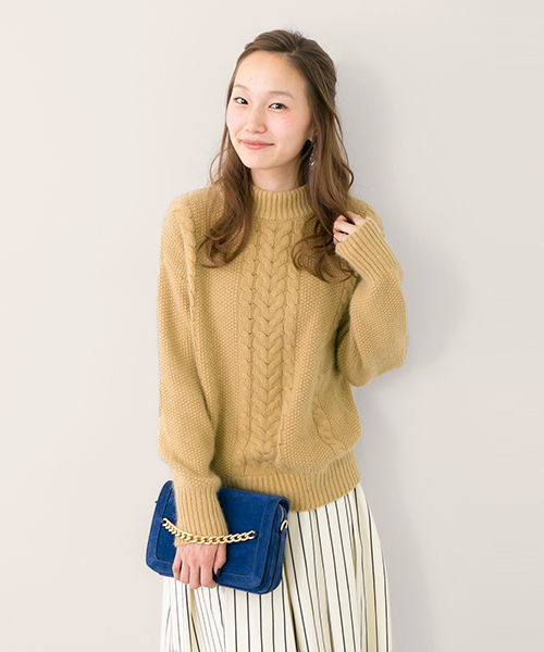 URBAN RESEARCH(アーバンリサーチ)の「UR アンゴラケーブルニット(ニット/セーター・レディース・キャメル/オフホワイト/サックスブルー・FREE)」の1枚目の写真