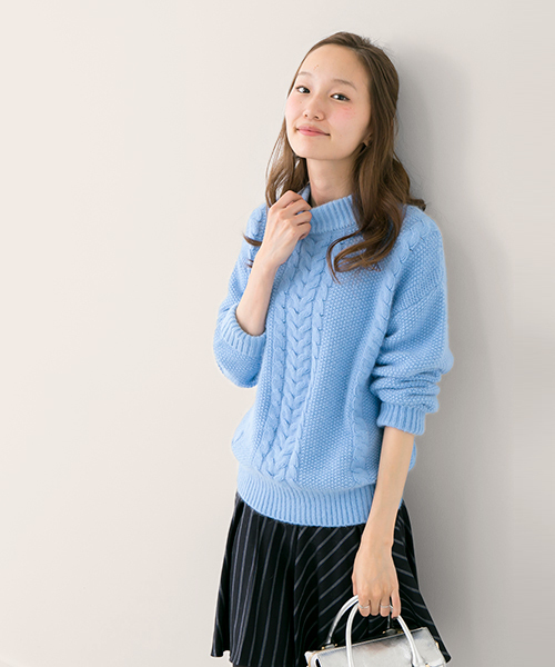 URBAN RESEARCH(アーバンリサーチ)の「UR アンゴラケーブルニット(ニット/セーター・レディース・キャメル/オフホワイト/サックスブルー・FREE)」の3枚目の写真