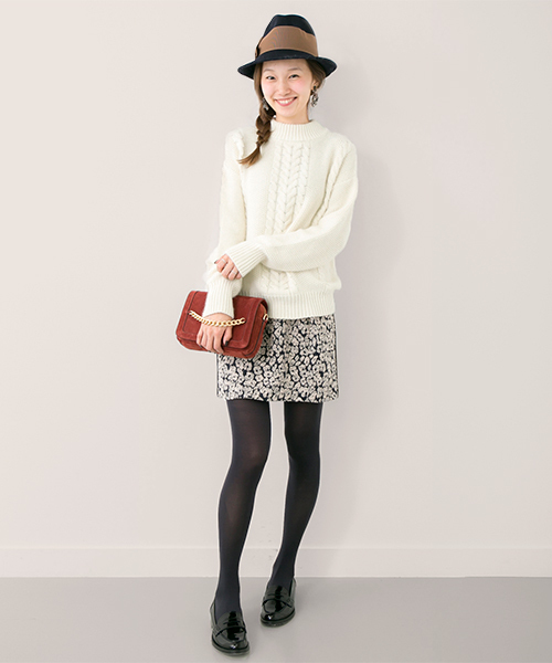 URBAN RESEARCH(アーバンリサーチ)の「UR アンゴラケーブルニット(ニット/セーター・レディース・キャメル/オフホワイト/サックスブルー・FREE)」の4枚目の写真
