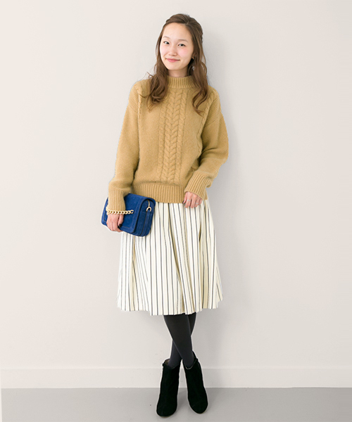 URBAN RESEARCH(アーバンリサーチ)の「UR アンゴラケーブルニット(ニット/セーター・レディース・キャメル/オフホワイト/サックスブルー・FREE)」の6枚目の写真