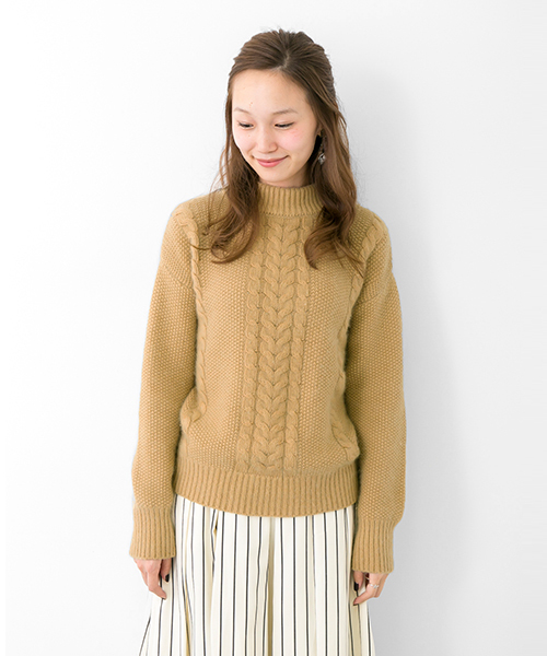 URBAN RESEARCH(アーバンリサーチ)の「UR アンゴラケーブルニット(ニット/セーター・レディース・キャメル/オフホワイト/サックスブルー・FREE)」の7枚目の写真