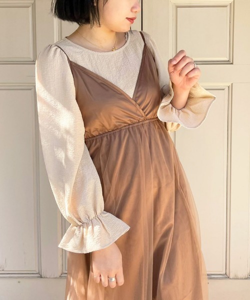 apres jour(アプレジュール)の「リップルブラウス【ZOZOTOWN限定アイテム】【3AP】(シャツ/ブラウス・レディース・グレイッシュベージュ/ベージュ/アイボリー・フリー/X-LARGE)」の2枚目の写真