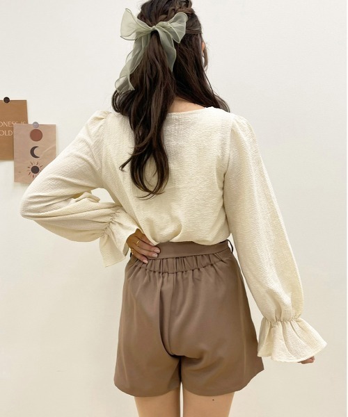 apres jour(アプレジュール)の「リップルブラウス【ZOZOTOWN限定アイテム】【3AP】(シャツ/ブラウス・レディース・グレイッシュベージュ/ベージュ/アイボリー・フリー/X-LARGE)」の4枚目の写真