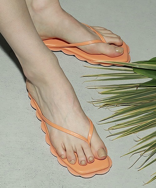 Casselini(キャセリーニ)の「スカラップビーチサンダル(サンダル・レディース・オレンジ/ラベンダー/ブラック/ミント・23/24/24.5/23.5)」の8枚目の写真