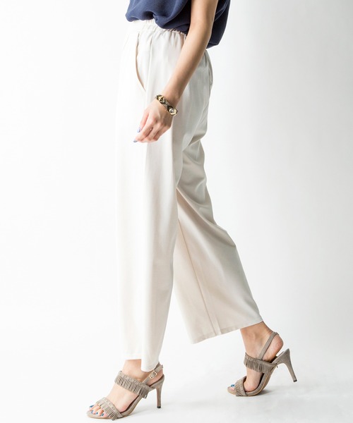 MILLION CARATS（ミリオンカラッツ）の「【STYLE4】撥水加工リラックスワイドパンツ（その他パンツ・レディース・ブラック/ブラウン/オフホワイト・FREE）」の11枚目の写真