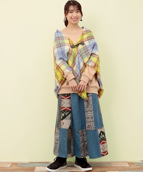 チチカカ（チチカカ）の「トグル付きチェックポンチョ（ストール/ショール・レディース・ベージュ/グリーン・FREE）」の5枚目の写真