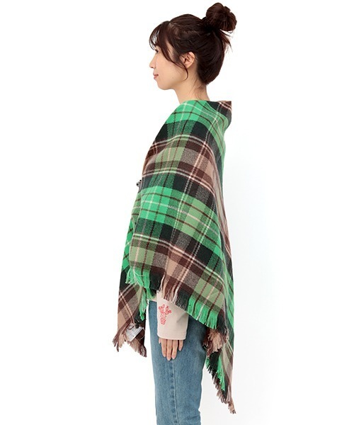 チチカカ（チチカカ）の「トグル付きチェックポンチョ（ストール/ショール・レディース・ベージュ/グリーン・FREE）」の11枚目の写真