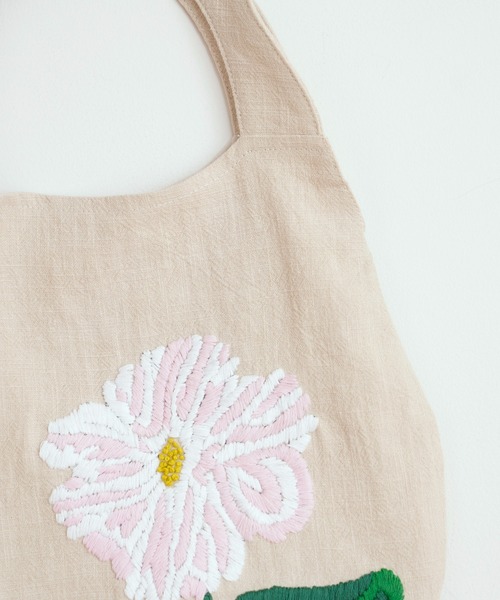 BEARDSLEY（ビアズリー）の「ハンド刺繍バッグ（トートバッグ・レディース・ベージュ/ネイビー・FREE）」の7枚目の写真