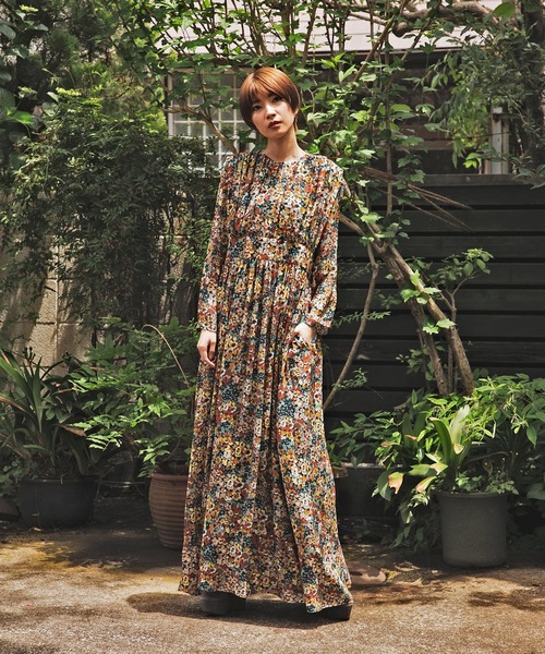 AVIE（アビィ）の「インポート花柄プリントボリュームギャザーマキシドレス（ワンピース・レディース・ブラウン・38）」の3枚目の写真