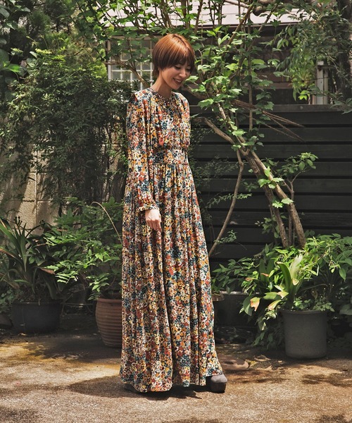 AVIE（アビィ）の「インポート花柄プリントボリュームギャザーマキシドレス（ワンピース・レディース・ブラウン・38）」の17枚目の写真