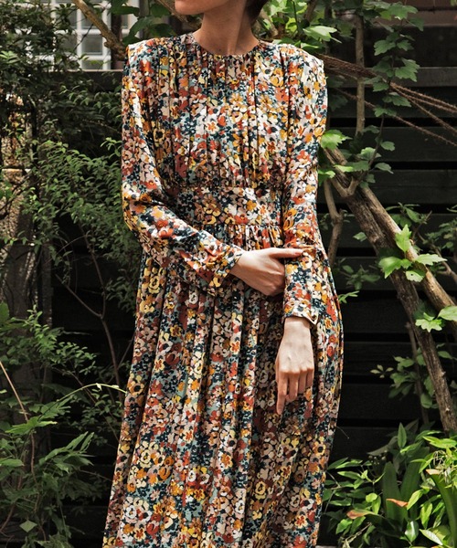 AVIE（アビィ）の「インポート花柄プリントボリュームギャザーマキシドレス（ワンピース・レディース・ブラウン・38）」の5枚目の写真