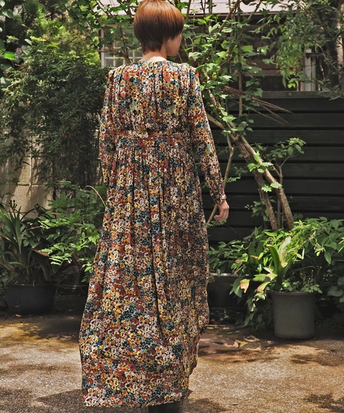 AVIE（アビィ）の「インポート花柄プリントボリュームギャザーマキシドレス（ワンピース・レディース・ブラウン・38）」の11枚目の写真