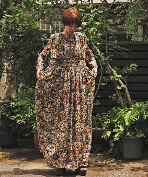 AVIE（アビィ）の「インポート花柄プリントボリュームギャザーマキシドレス（ワンピース・レディース・ブラウン・38）」の21枚目の写真