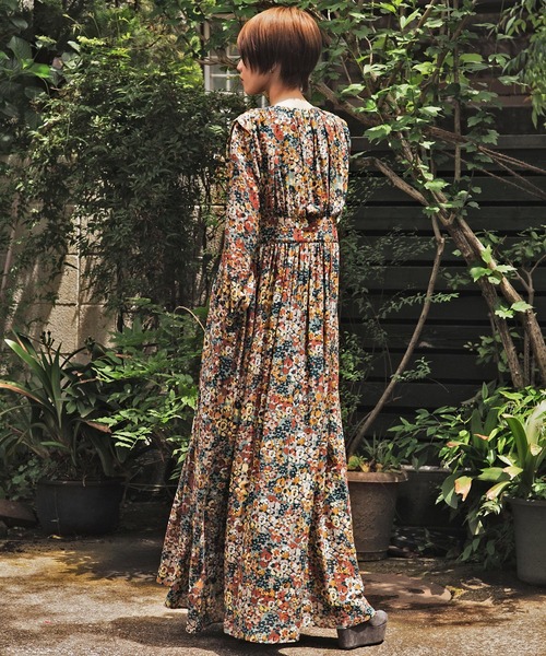 AVIE（アビィ）の「インポート花柄プリントボリュームギャザーマキシドレス（ワンピース・レディース・ブラウン・38）」の8枚目の写真