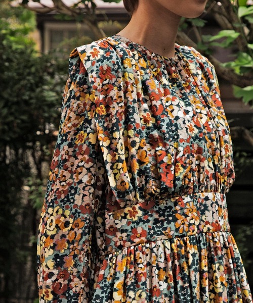 AVIE（アビィ）の「インポート花柄プリントボリュームギャザーマキシドレス（ワンピース・レディース・ブラウン・38）」の6枚目の写真