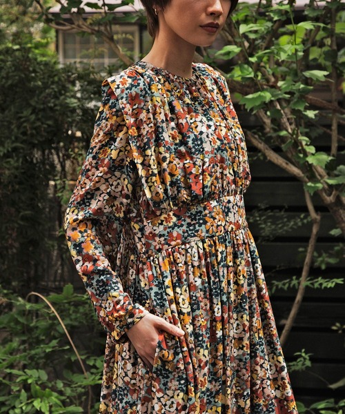 AVIE（アビィ）の「インポート花柄プリントボリュームギャザーマキシドレス（ワンピース・レディース・ブラウン・38）」の22枚目の写真