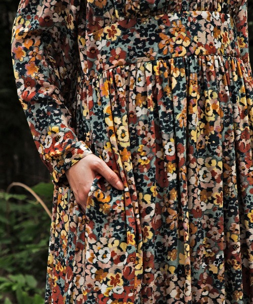 AVIE（アビィ）の「インポート花柄プリントボリュームギャザーマキシドレス（ワンピース・レディース・ブラウン・38）」の4枚目の写真