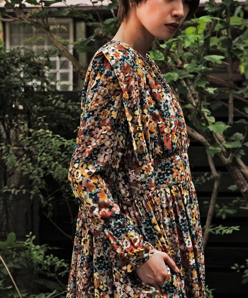 AVIE（アビィ）の「インポート花柄プリントボリュームギャザーマキシドレス（ワンピース・レディース・ブラウン・38）」の18枚目の写真