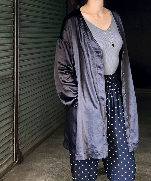 ottilie（オティーリエ）の「カラーレスサテンシャツジャケット（ノー