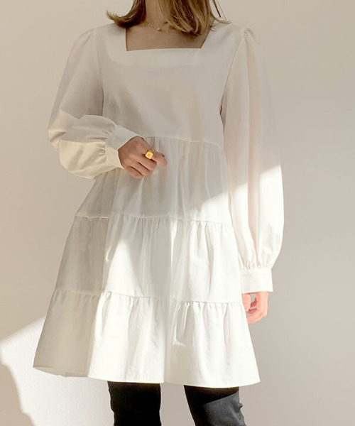 ISOOK（アイスー）の「Square neck tiered blouse / スクエアネックティアードブラウス（チュニック・レディース・ホワイト/ブラック・FREE）」の2枚目の写真