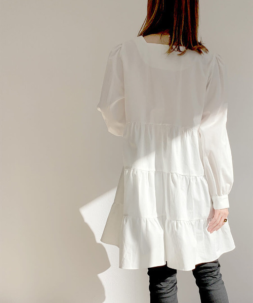 ISOOK（アイスー）の「Square neck tiered blouse / スクエアネックティアードブラウス（チュニック・レディース・ホワイト/ブラック・FREE）」の10枚目の写真
