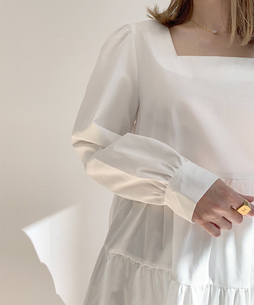 ISOOK（アイスー）の「Square neck tiered blouse / スクエアネックティアードブラウス（チュニック・レディース・ホワイト/ブラック・FREE）」の6枚目の写真