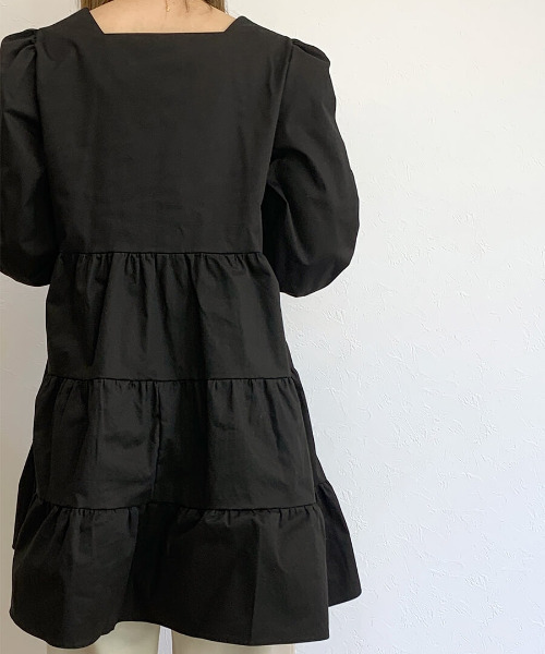 ISOOK（アイスー）の「Square neck tiered blouse / スクエアネックティアードブラウス（チュニック・レディース・ホワイト/ブラック・FREE）」の3枚目の写真