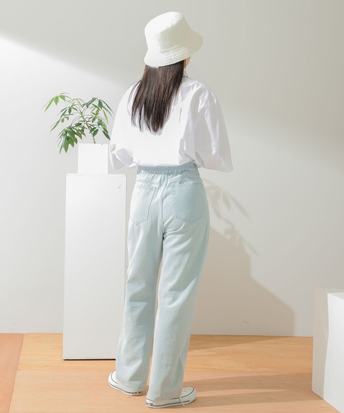 HEYUMM(ヘユム)の「ルーズシルエットデニムパンツ(デニムパンツ・レディース・ブラック/ライトインディゴブルー/ワンウォッシュ・ONE)」の6枚目の写真