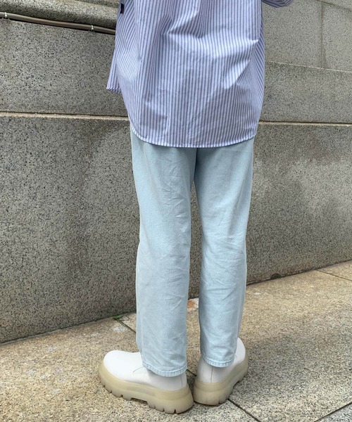 HEYUMM(ヘユム)の「ルーズシルエットデニムパンツ(デニムパンツ・レディース・ブラック/ライトインディゴブルー/ワンウォッシュ・ONE)」の15枚目の写真