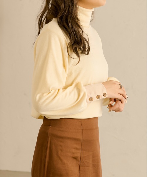 Ambre Neige(アンブルネージュ)の「テレコボタンタートルネック/【WEB/EC限定商品】(Tシャツ/カットソー・レディース・ダークブラウン/アイボリー/ライトベージュ・FREE)」の6枚目の写真