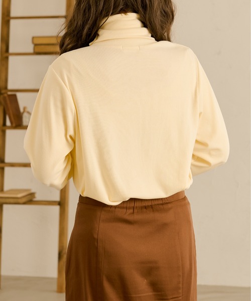 Ambre Neige(アンブルネージュ)の「テレコボタンタートルネック/【WEB/EC限定商品】(Tシャツ/カットソー・レディース・ダークブラウン/アイボリー/ライトベージュ・FREE)」の8枚目の写真
