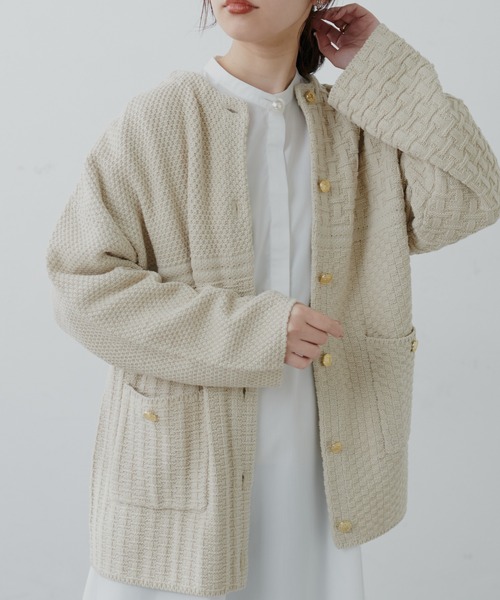 natural couture(ナチュラルクチュール)の「様々な編み地を楽しめる!いろいろ編み金釦ジャケットカーディガン(カーディガン/ボレロ・レディース・ベージュ/ネイビー/オフホワイト・FREE)」の1枚目の写真
