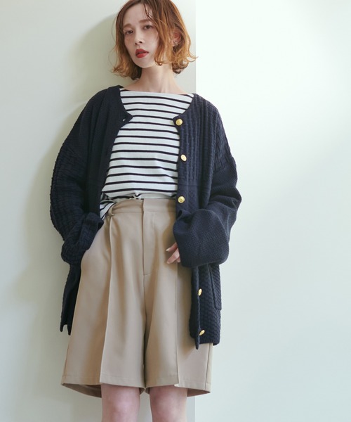 natural couture(ナチュラルクチュール)の「様々な編み地を楽しめる!いろいろ編み金釦ジャケットカーディガン(カーディガン/ボレロ・レディース・ベージュ/ネイビー/オフホワイト・FREE)」の2枚目の写真