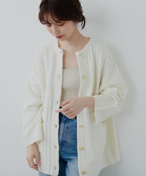natural couture(ナチュラルクチュール)の「様々な編み地を楽しめる!いろいろ編み金釦ジャケットカーディガン(カーディガン/ボレロ・レディース・ベージュ/ネイビー/オフホワイト・FREE)」の16枚目の写真