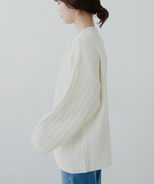 natural couture(ナチュラルクチュール)の「様々な編み地を楽しめる!いろいろ編み金釦ジャケットカーディガン(カーディガン/ボレロ・レディース・ベージュ/ネイビー/オフホワイト・FREE)」の6枚目の写真