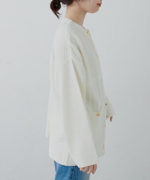 natural couture(ナチュラルクチュール)の「様々な編み地を楽しめる!いろいろ編み金釦ジャケットカーディガン(カーディガン/ボレロ・レディース・ベージュ/ネイビー/オフホワイト・FREE)」の12枚目の写真