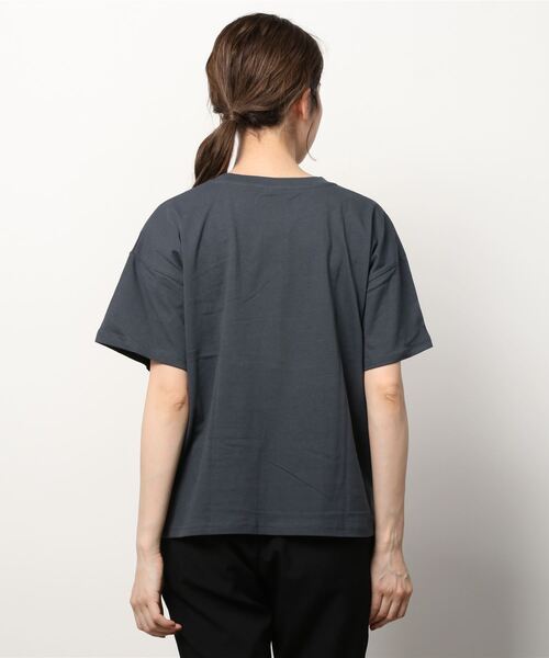 Disney(ディズニー)の「Disney ワンポイント刺繍半袖Tシャツ(Tシャツ/カットソー・レディース・ベージュ/サックスブルー/チャコール/グレイッシュベージュ・フリー)」の18枚目の写真