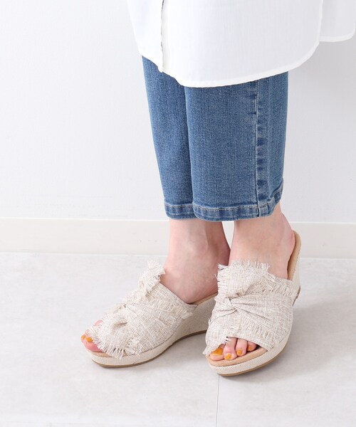 DRESKIP（ドレスキップ）の「◆【歩きやすい/ふかふか/まが～る】 ねじりリボンサンダル（サンダル・レディース・ブラック/ベージュ系/ブラウン系/イエロー/ブルー系3・25/55/45/35）」の11枚目の写真