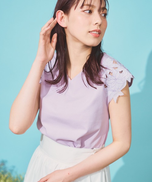 NOELA(ノエラ)の「フラワーカットワークトップス(Tシャツ/カットソー・レディース・ラベンダー/ネイビー/オフホワイト・フリー)」の9枚目の写真