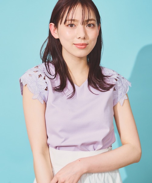 NOELA(ノエラ)の「フラワーカットワークトップス(Tシャツ/カットソー・レディース・ラベンダー/ネイビー/オフホワイト・フリー)」の10枚目の写真