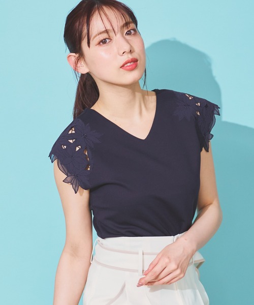 NOELA(ノエラ)の「フラワーカットワークトップス(Tシャツ/カットソー・レディース・ラベンダー/ネイビー/オフホワイト・フリー)」の15枚目の写真