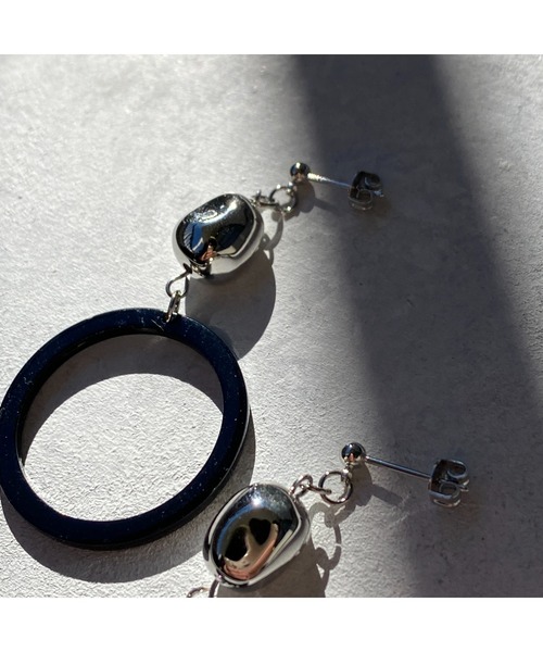 tone(トーン)の「【-lensa-】シルバー×ブラックで万能ピアス(リング) (MA)(ピアス(両耳用)・レディース・ブラック・FREE)」の3枚目の写真
